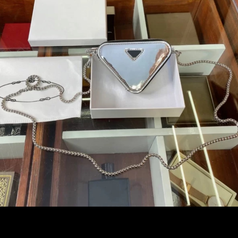 Triangle Tiny Purse on Chain - Silver